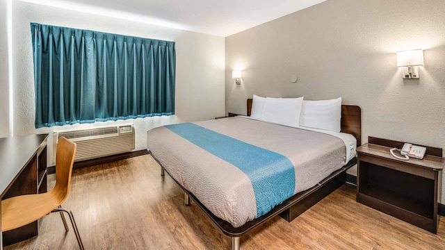 1 King Bed | Non-Smoking, Micfridge