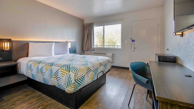 1 Full Bed | Micfridge, Non-smoking