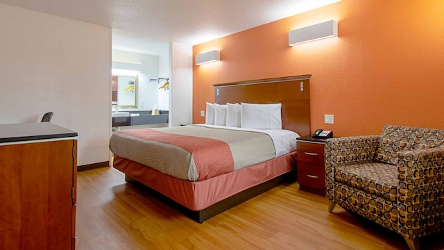 1 King Bed | Non-Smoking, Micfridge