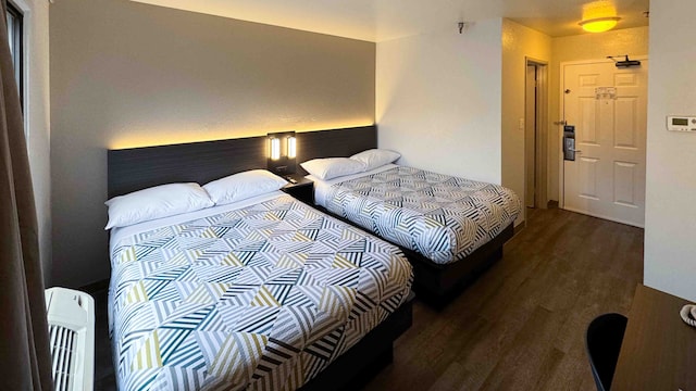 2 FULL BEDS | MINI FRIDGE