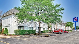 Motel 6 Glenview, IL - Chicago North