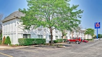 Motel 6 Glenview, IL - Chicago North