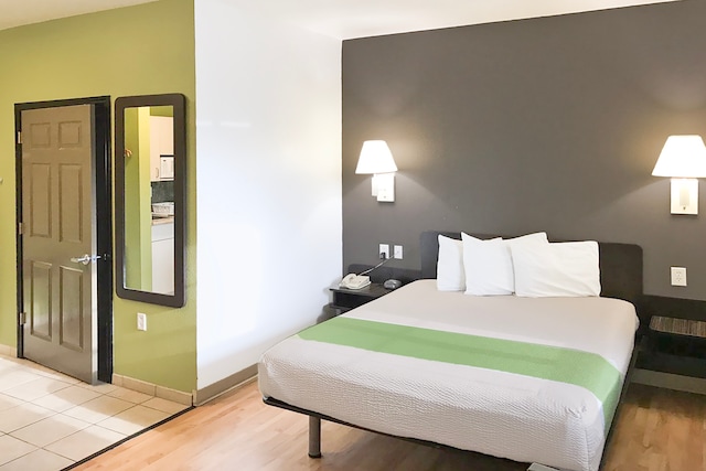 1 King Bed | Non-Smoking, Kitchen