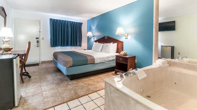 1 King Bed | Mobil Acc Tub Ste Nsmk Hot Tub