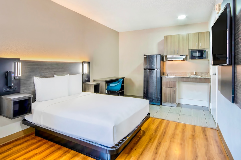 Studio 6 Extended Stay - Austin, TX - Midtown, C78705, Austin TX