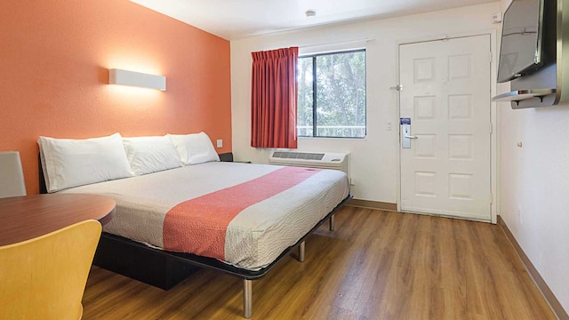 1 King Bed | Smoking, Micfridge