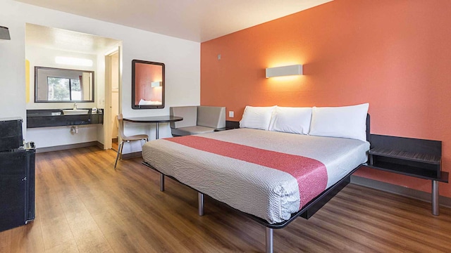 1 King Bed | Mobility Acc Tub Smk Micfridge