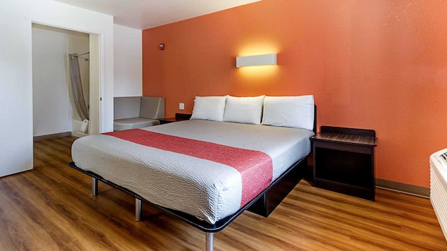 1 King Bed | Mobil Access Tub Nsmk Micfridg