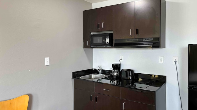 2 Queen Beds | Non-Smoking, Kitchen