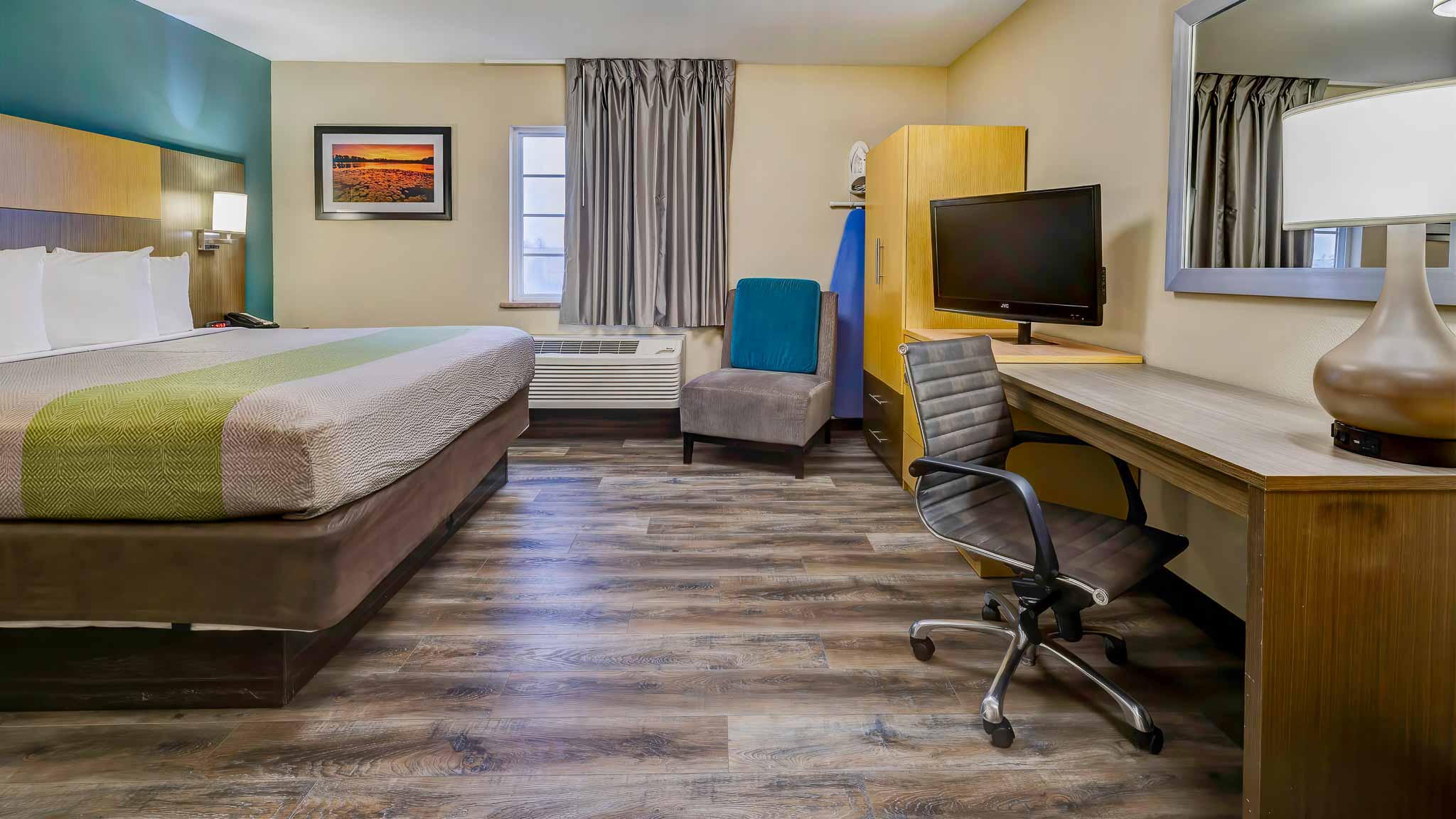 Studio 6 Lenexa, KS - Overland Park, Studio 6 LENEXA, Book @ $94