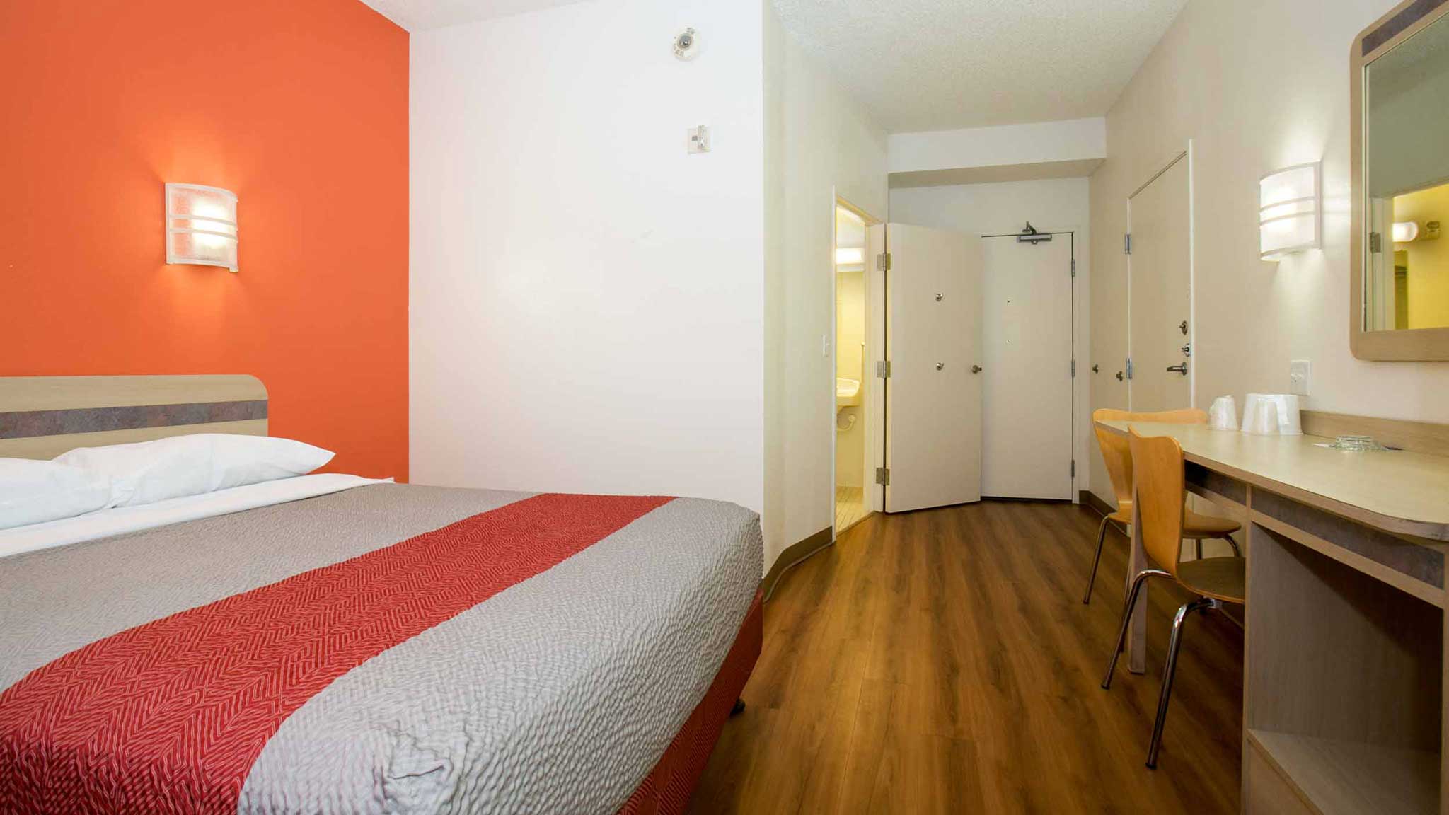 Motel 6 Brooklyn Center, MN - Minneapolis, Motel 6 BROOKLYN