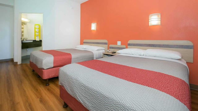 2 Full Beds | ADA/Tub