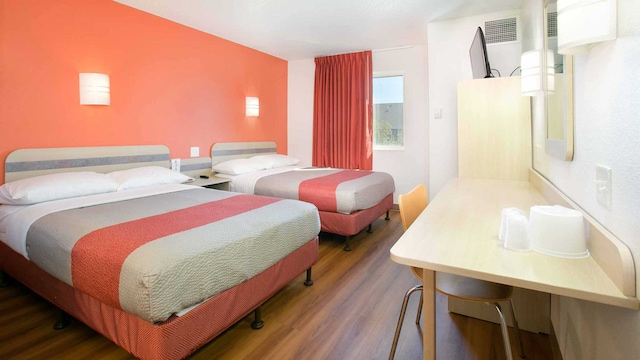 2 Full Beds | Micfridge