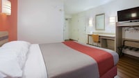 Motel 6 Brooklyn Center, MN - Minneapolis