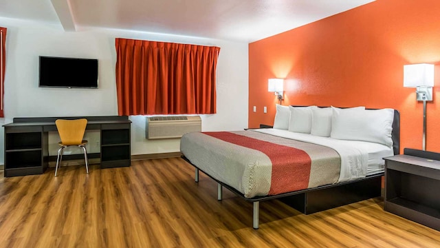 1 KING BED | NON-SMOKING