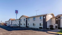 Motel 6 Barkeyville, PA