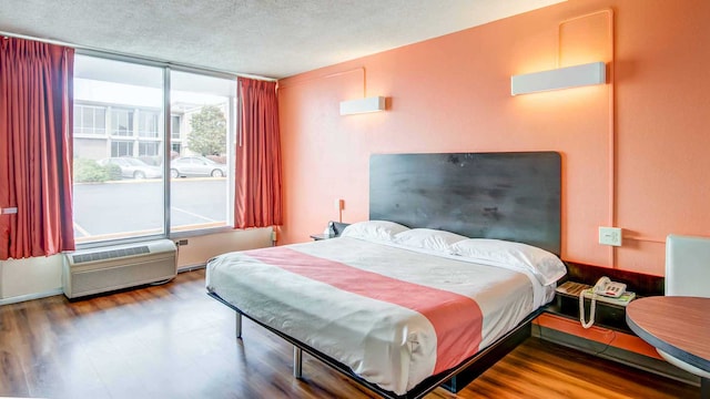 1 King Bed | Smoking, Micfridge