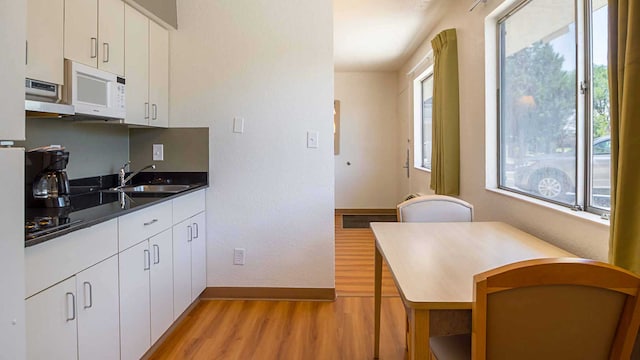 1 QUEEN BED | KITCHEN