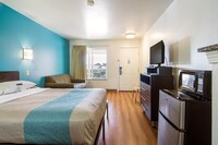 Motel 6 Portland, OR  Mall 205