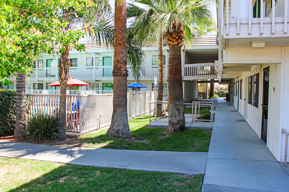 Motel 6 Coalinga, CA - East, C93210, Coalinga CA