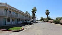 Motel 6 Coalinga, CA - East