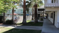 Motel 6 Coalinga, CA - East