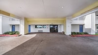 Motel 6 Coalinga, CA - East