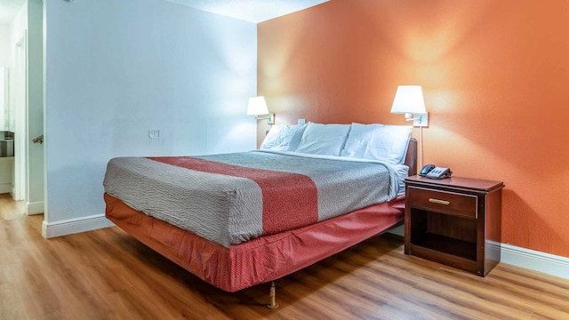 1 King Bed | Mob Acc RI Shwr Nsmk Micfridg