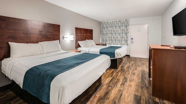 2 Queen Beds | Smoking, Micfridge