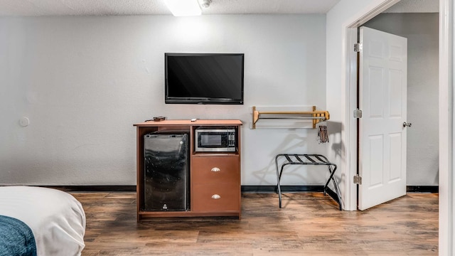 1 King Bed | Smoking, Micfridge