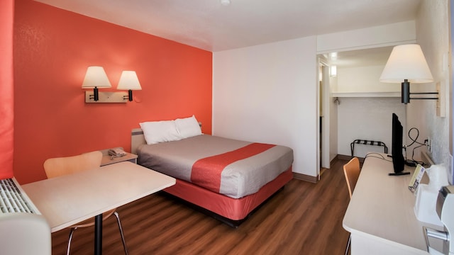 1 Queen Bed | Mob Acc RI Shwr Nsmk Micfridg