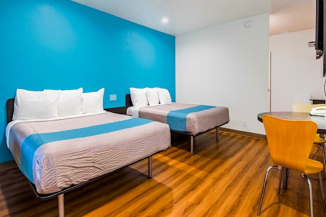 2 QUEEN BEDS | NSMK, MINI FRIDGE