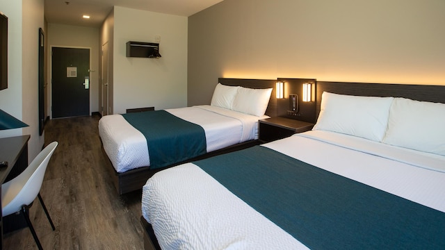 2 FULL BEDS | NON-SMOKING, KITCHEN