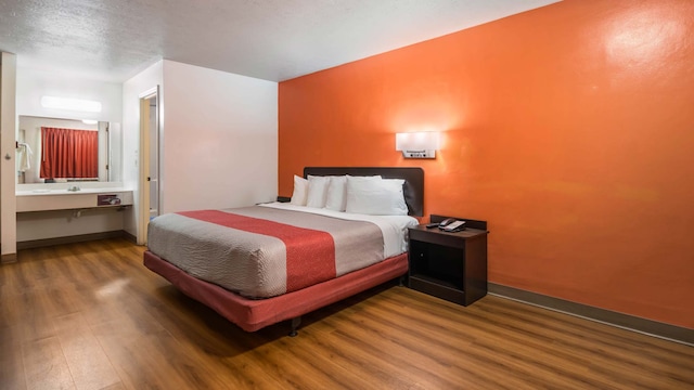 1 King Bed | Smoking, Micfridge