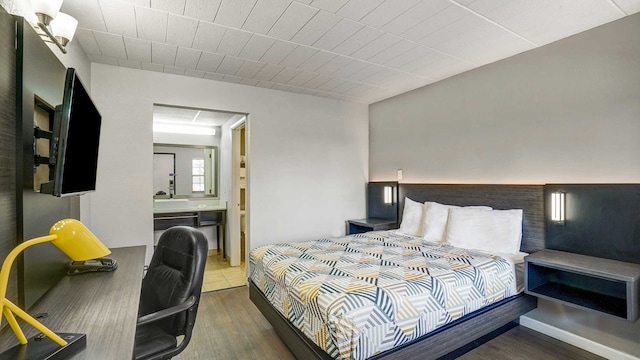 1 Queen Bed | Smoking, Micfridge