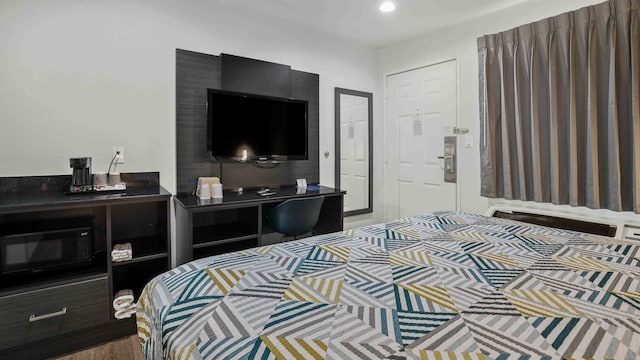 1 King Bed | Non-Smoking, Micfridge