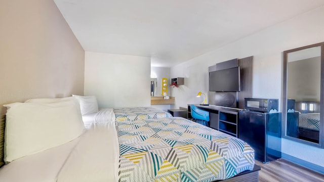 2 Full Beds | Micfridge