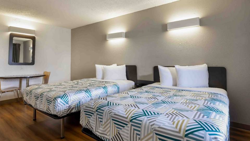 3 Full Beds | Non-Smoking, Micfridge