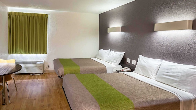 2 FULL BEDS | SMOKING