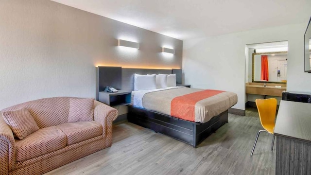 1 King Bed | Smoking, Micfridge