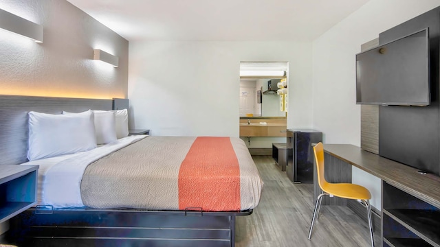 1 King Bed | Non-Smoking, Micfridge