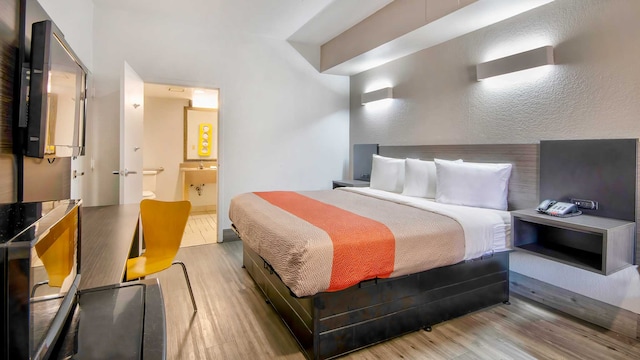 1 King Bed | Mobil Access Tub Nsmk Micfridg