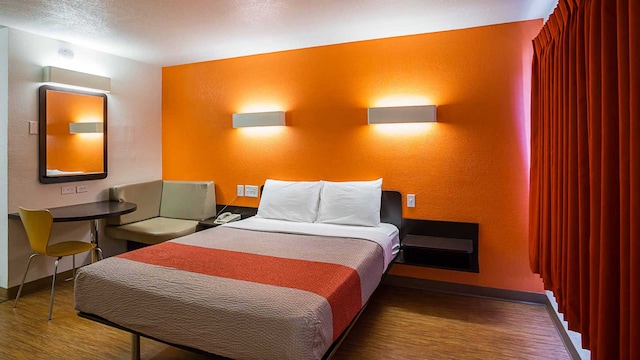 1 Queen Bed | Non-Smoking