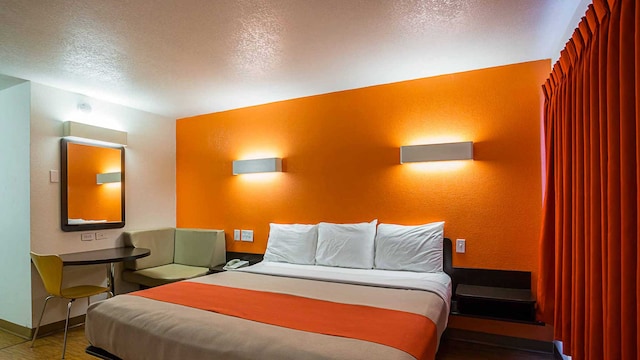 1 King Bed | Non-Smoking