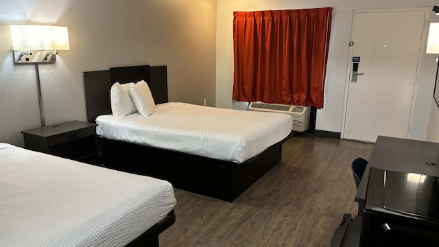 2 Queen Beds | Smoking, Micfridge