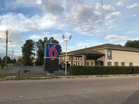 Motel 6 Macclenny, FL