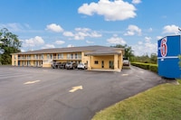 Motel 6 Macclenny, FL