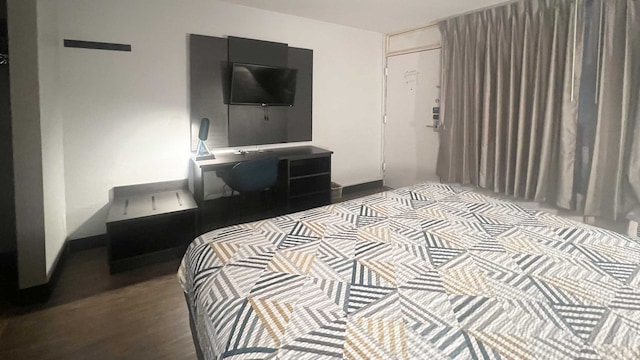 1 King Bed | Smoking