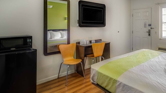 1 Queen Bed | Smoking, Micfridge