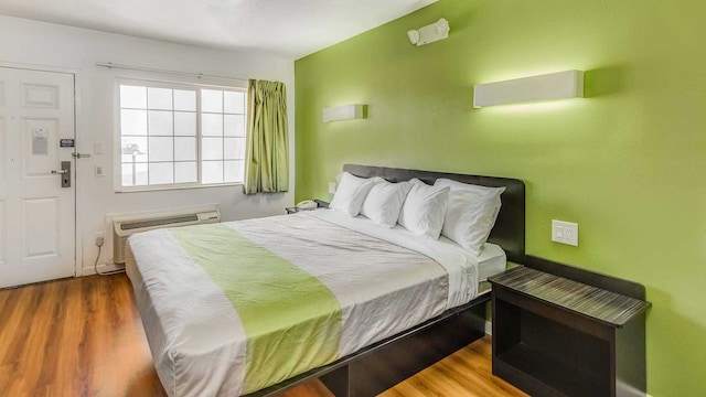 1 King Bed | Mobil Access Tub Nsmk Micfridg